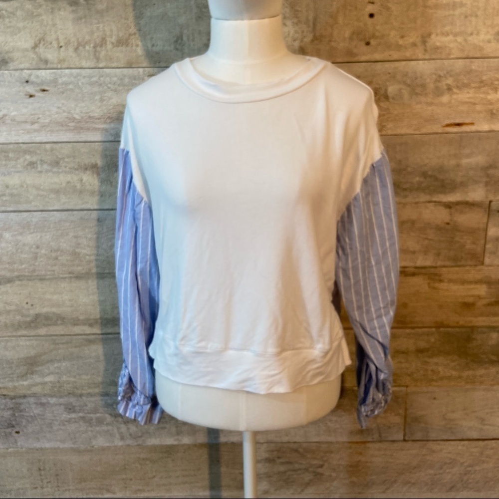 Zara women’s white cropped top in size‎  small